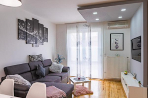 BRAND NEW - Flexible SelfCheckIns 22 - Zagreb - Parking - Big Terrace - New - Luxury - 2 bedrooms